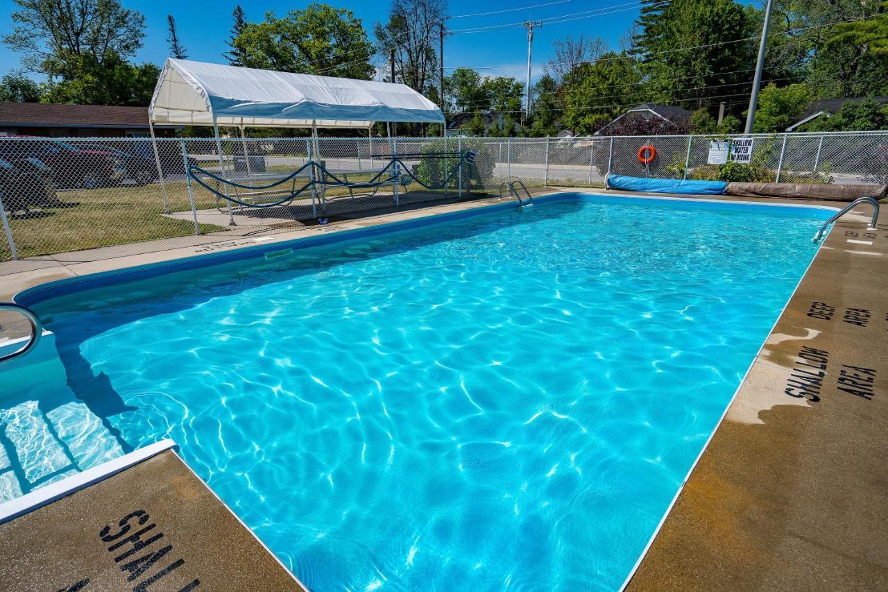 Beach Club By Beach1 Motel Wasaga Beach Exterior photo